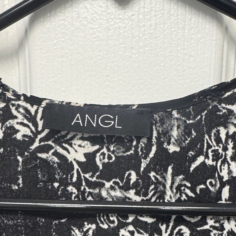 ANGL Monochrome Floral Kimono - Picture 2 of 4